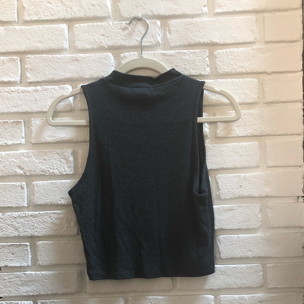 Gray cropped turtleneck